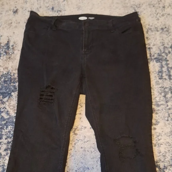 Old Navy Women’s Super Skinny Jeans – Size 16 Plus, Black Mid-Rise - Picture 3 of 6